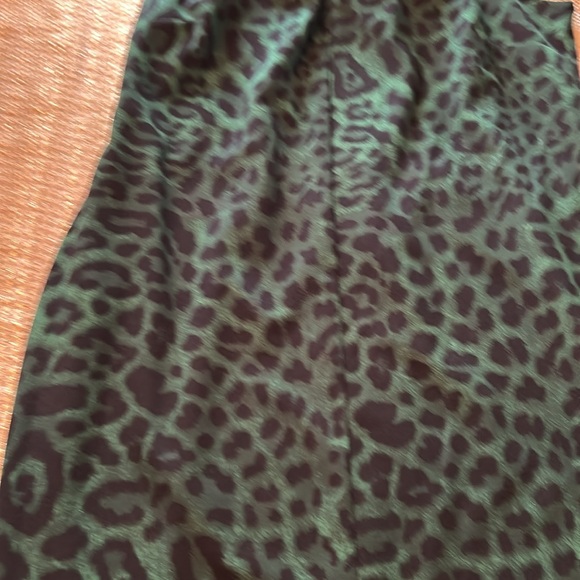 Green and black leopard print sleeveless dress - Picture 3 of 5